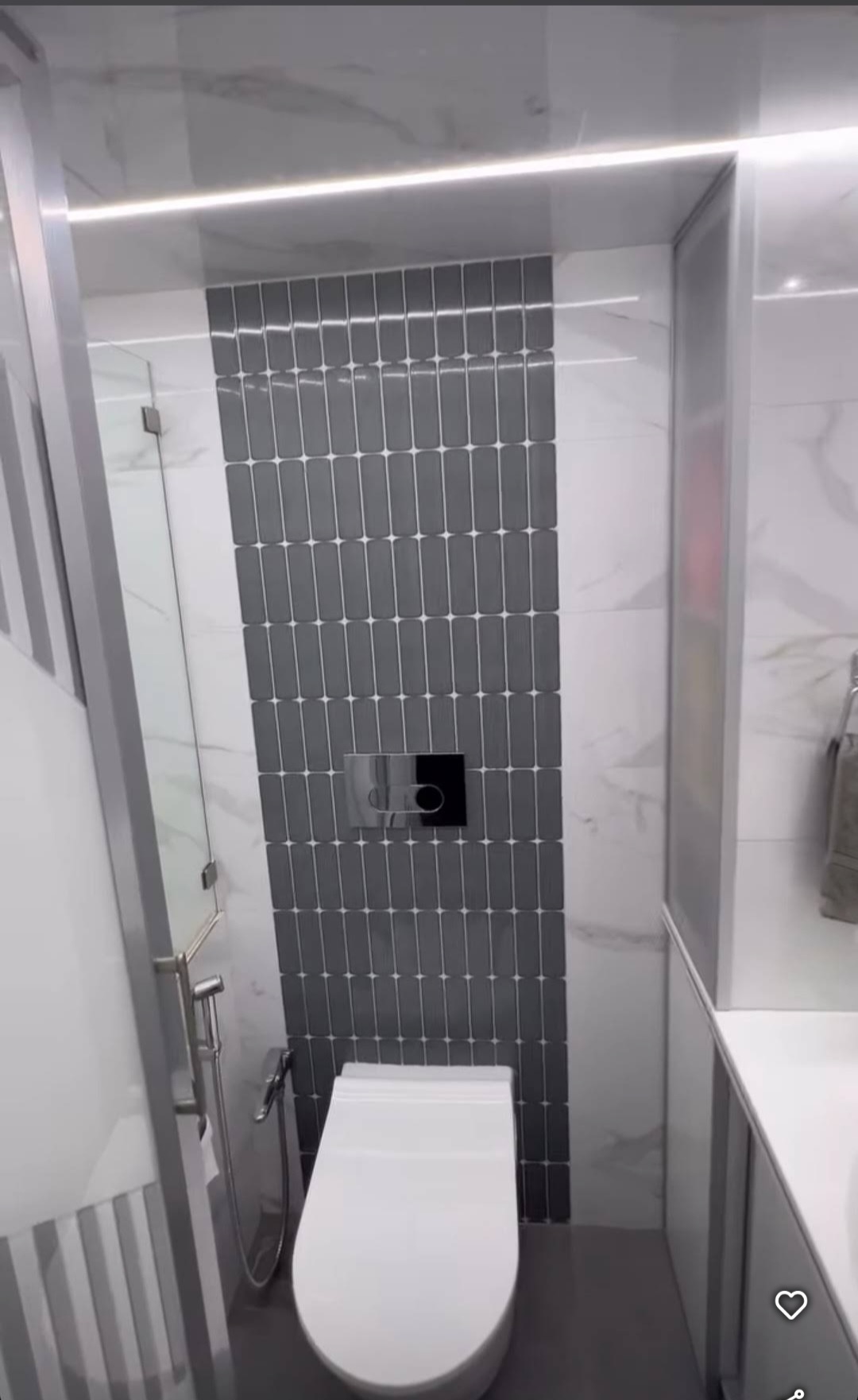 Contemporary grey tile bathroom with wall-hung toilet